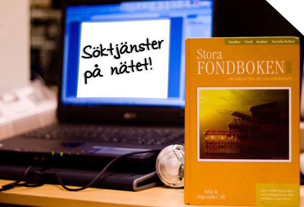 Sök fonder! Bild på Stora fondboken med en dator i bakgrunden.